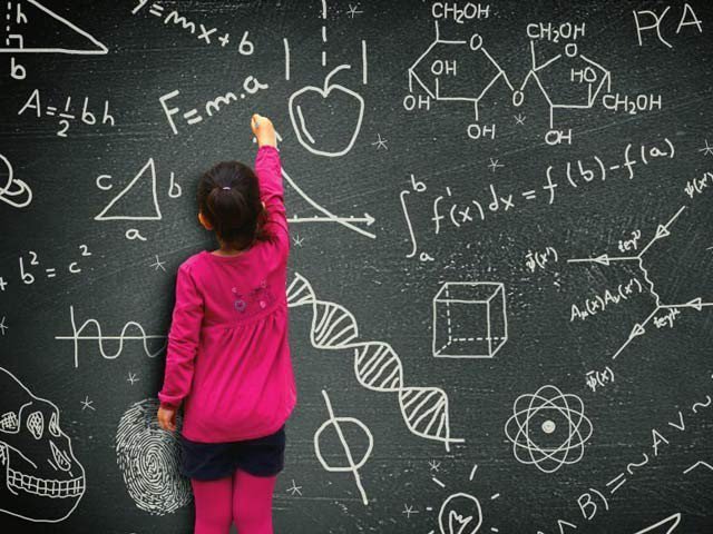 Black Board & Chalk in UK Schools Instead of Laptop & Tablet