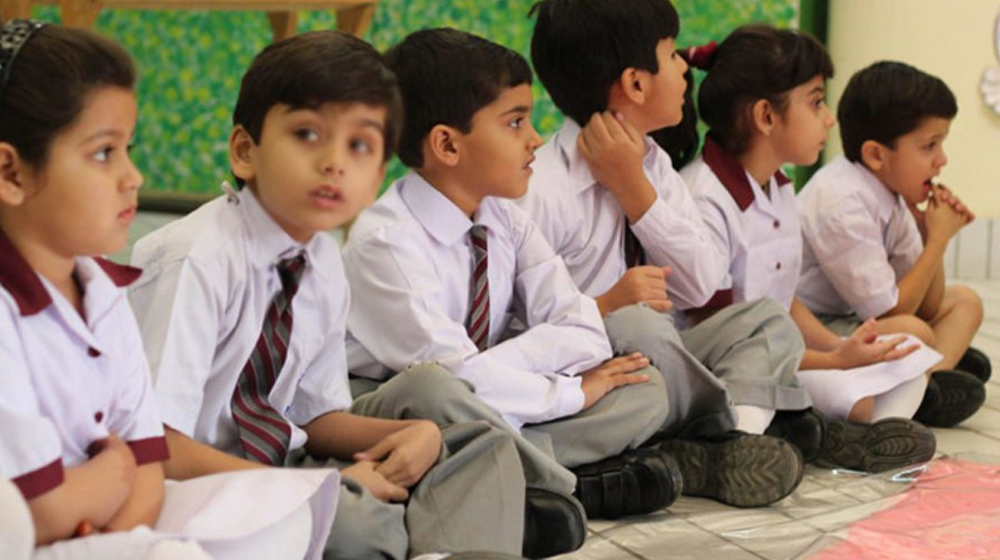 Private Schools Association Protests against Closing of Scho