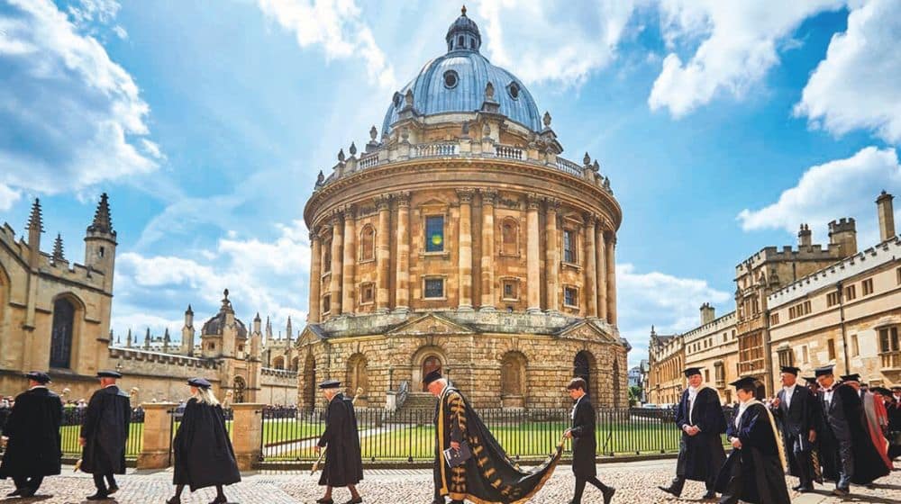 Pak Students Study at Oxford University on Scholarships Pak Students Study at Oxford University on Scholarships