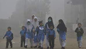 Schools & Colleges Close on Fri & Sat due to Smog in Punjab