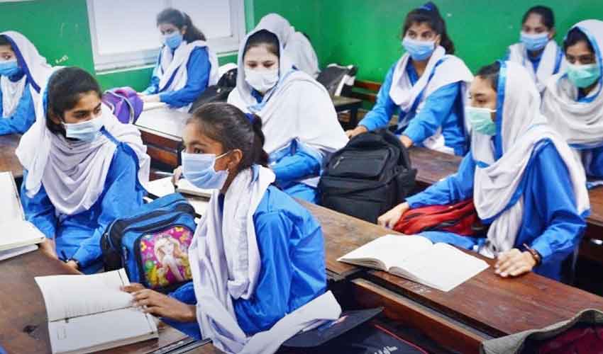 Funding Delays Leave 38,000 Punjab Schools Struggling Funding Delays Leave 38,000 Punjab Schools Struggling